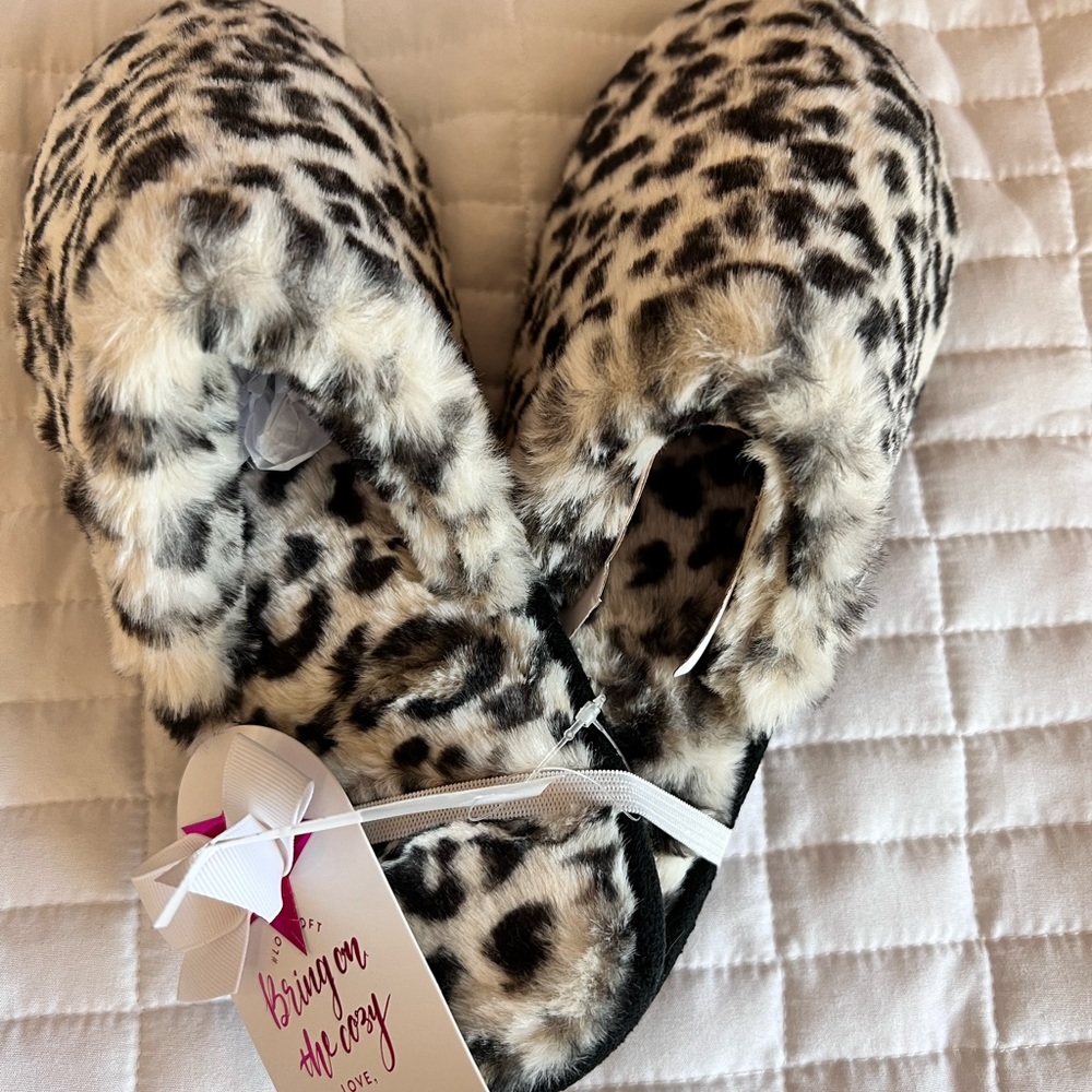 Women plush slippers